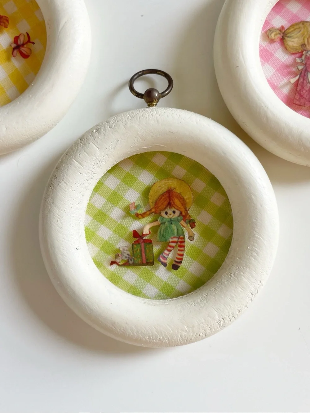 Vintage 1970’s White Round Gingham Doll Art Wall Hangings (Set of 3)